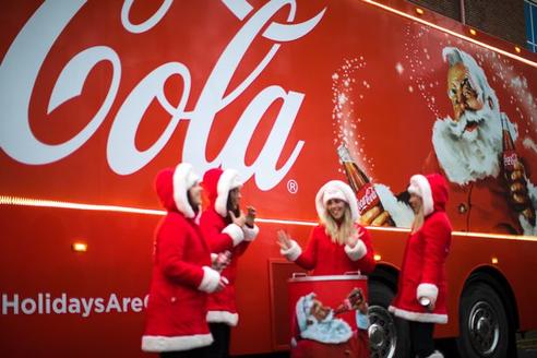 Помните новогодний грузовик Coca-Cola? Он уже выехал!