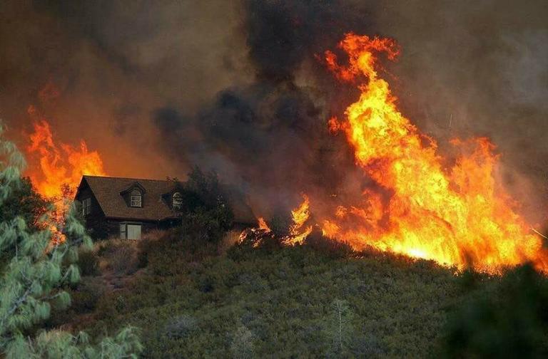 Пока ураганы уничтожают юг Америки, пожары сжигают всю Калифорнию