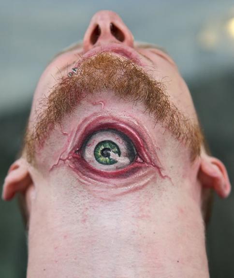 25 нереально крутых тату, на которые даже смотреть страшно