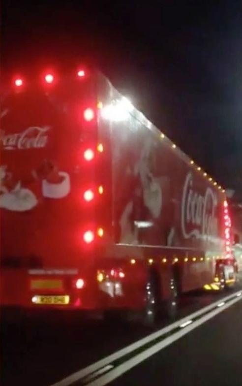 Помните новогодний грузовик Coca-Cola? Он уже выехал!