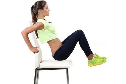 7 упражнений для обвисшего живота, которые можно делать сидя на стуле!