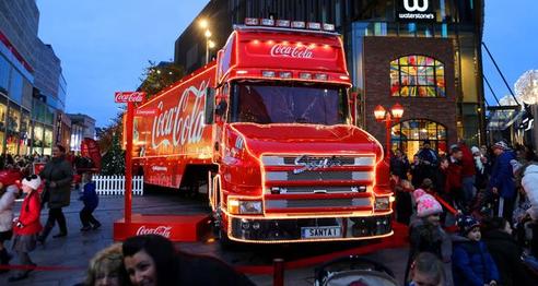 Помните новогодний грузовик Coca-Cola? Он уже выехал!