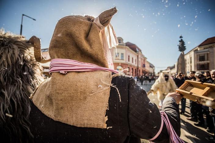 28 странных и красивых фотографий с причудливого фестиваля в Венгрии, которые вас впечатлят