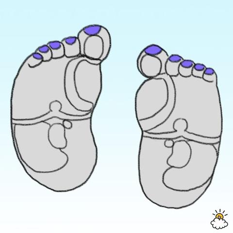 Чтобы успокоить капризного ребенка, помассируйте ему 7 точек на ножках