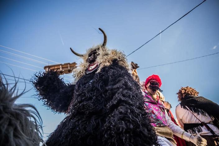 28 странных и красивых фотографий с причудливого фестиваля в Венгрии, которые вас впечатлят