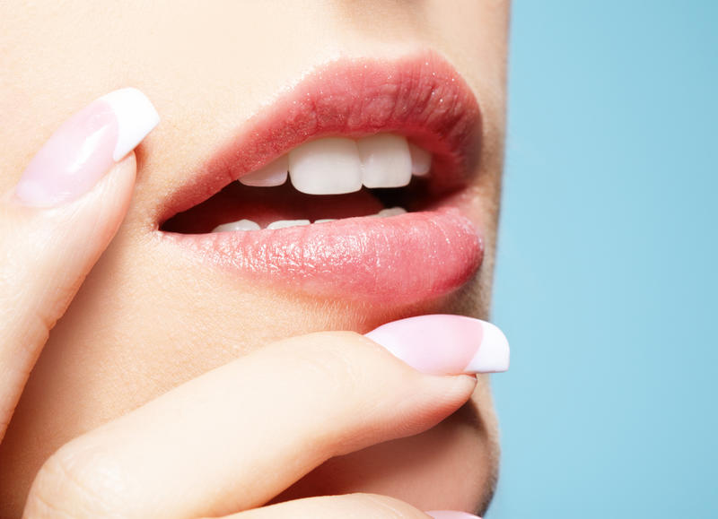 Трещинки в уголках рта: как вылечить