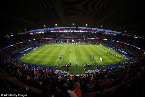 На стадионе в Париже нашли бомбу перед матчем Лиги Чемпионов! Исламист еще на свободе... 