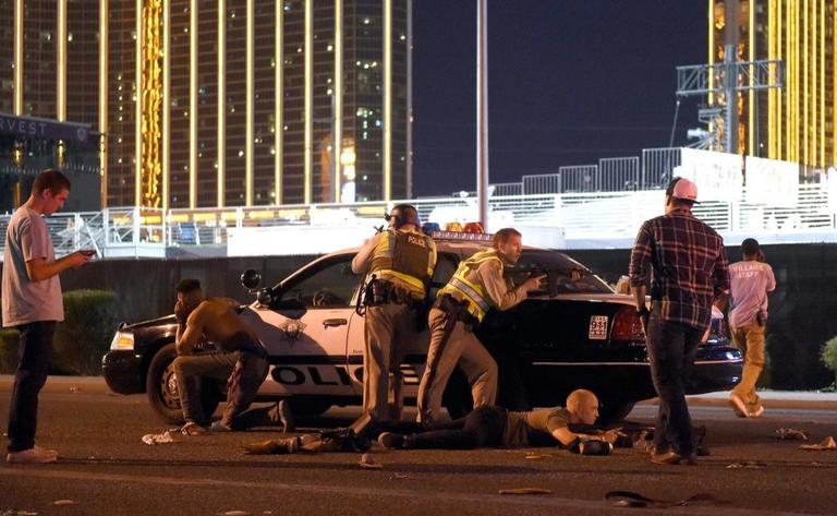 В Лас-Вегасе мужик расстрелял 20 человек с крыши 32-этажного казино! Вот почему