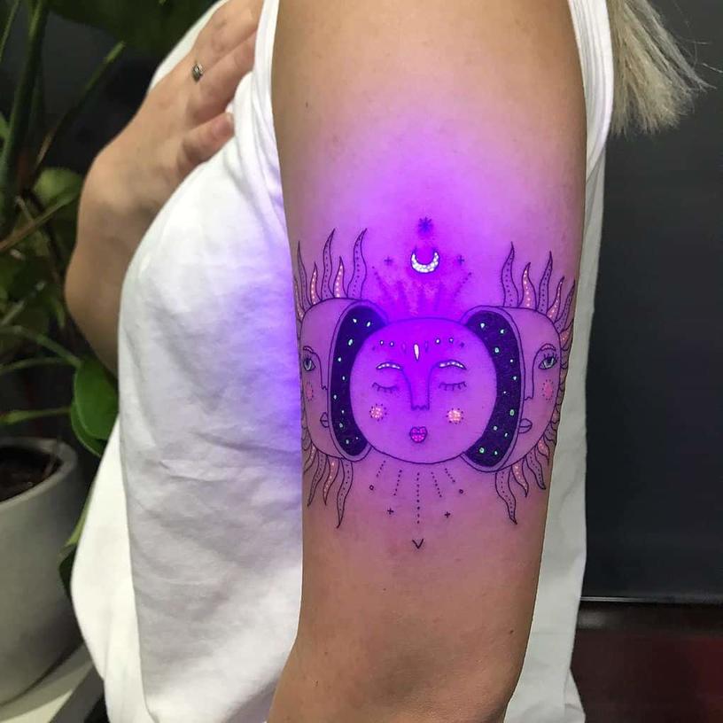 Художник создаёт потрясающие татуировки, которые светятся под ультрафиолетовыми лучами