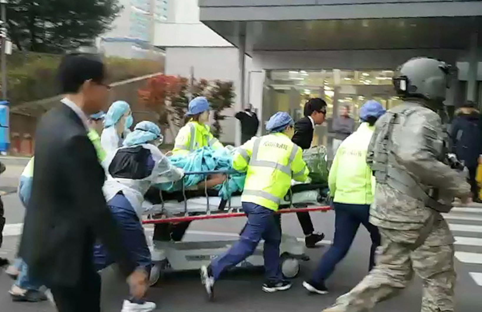 Солдат КНДР сбежал в Южную Корею. Вот видео, как по нем стреляли его сослуживцы!