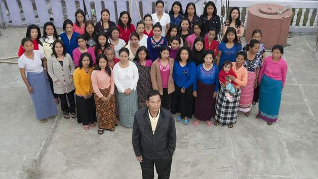 Вот мужик, его 39 жен и 94 ребенка! Самая большая семья в мире? 