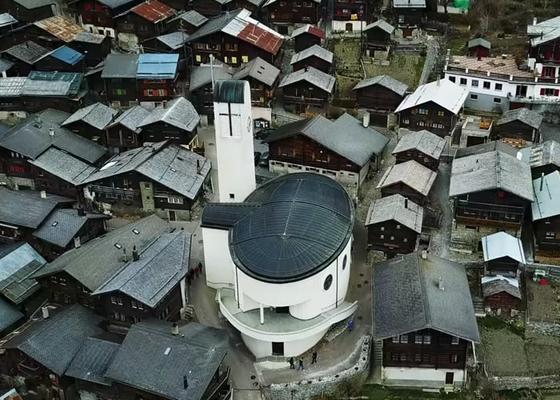 Это живописная швейцарская деревня выплатит вам 70 тысяч долларов, если вы переедете в неё со своей семьёй