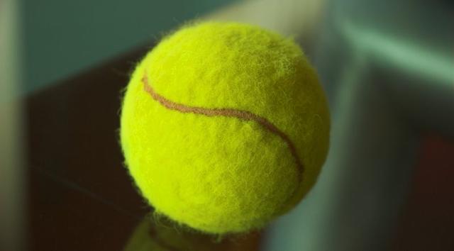 Если вас мучают хронические боли в теле, попробуйте теннисный мяч!