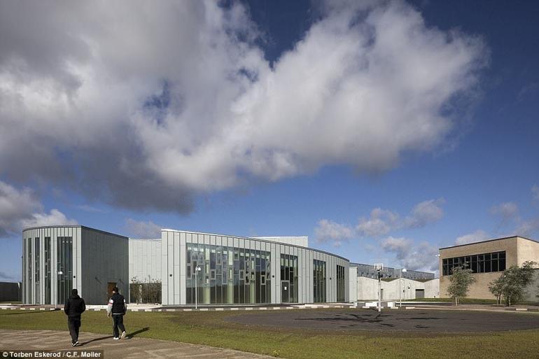 Это новое учреждение в Дании выглядит как университет, но это ДАЛЕКО не так