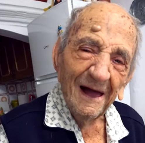 Этот 113-летний мужчина - самый старый на Земле. Говорит, есть только 1 секрет...