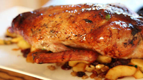 Вот лучший новогодний рецепт утки с яблоками, который мы нашли в интернете! 