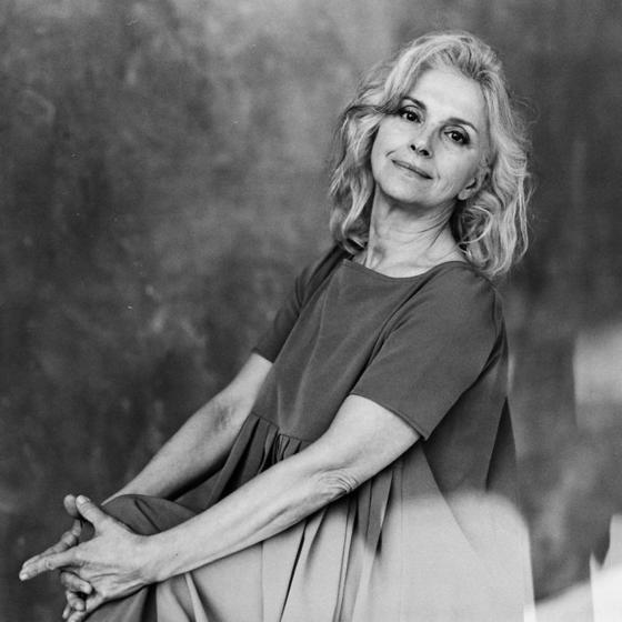 Это модельное агентство нанимает только тех, кто старше 45. Получается бомбезно!