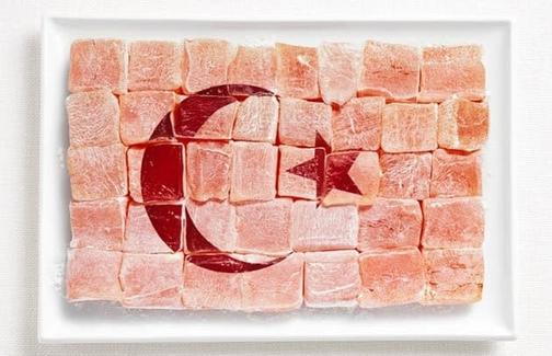 Рекламное агенство в буквальном смысле приготовило флаги разных стран мира, сделав их из национальных блюд. Получилось довольно аппетитно