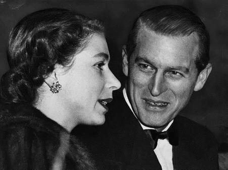 70 лет совместной жизни - но принц Филипп до сих пор смотрит на нее как на Королеву!..