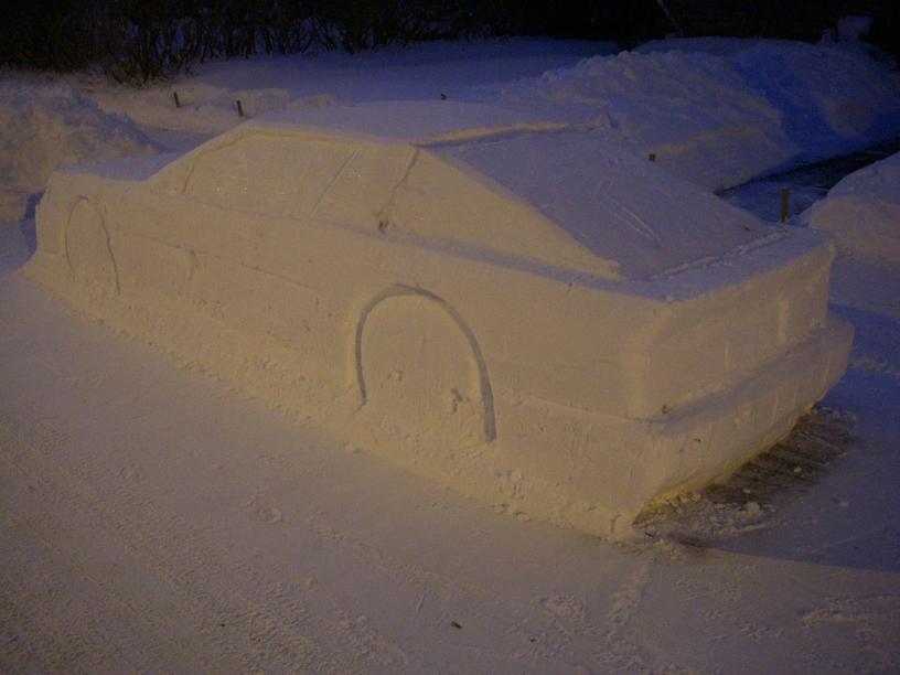 Полицейские заметили неправильно припаркованный автомобиль и уже собирались выписать ему штраф, но не тут-то было