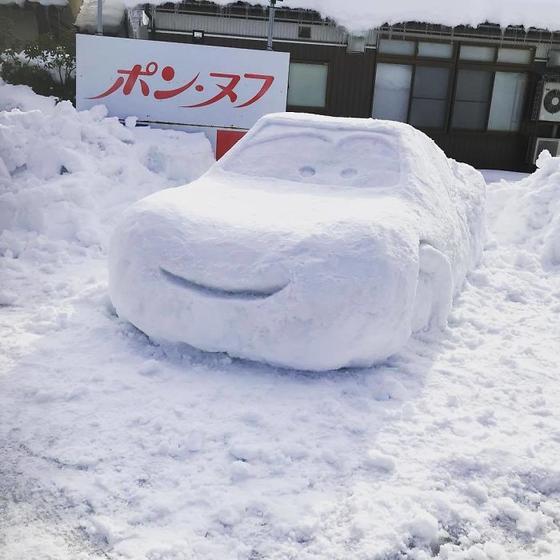 Токио завалило снегом. Вот 35 фото о том, почему японцы - иммигранты с другой планеты! 