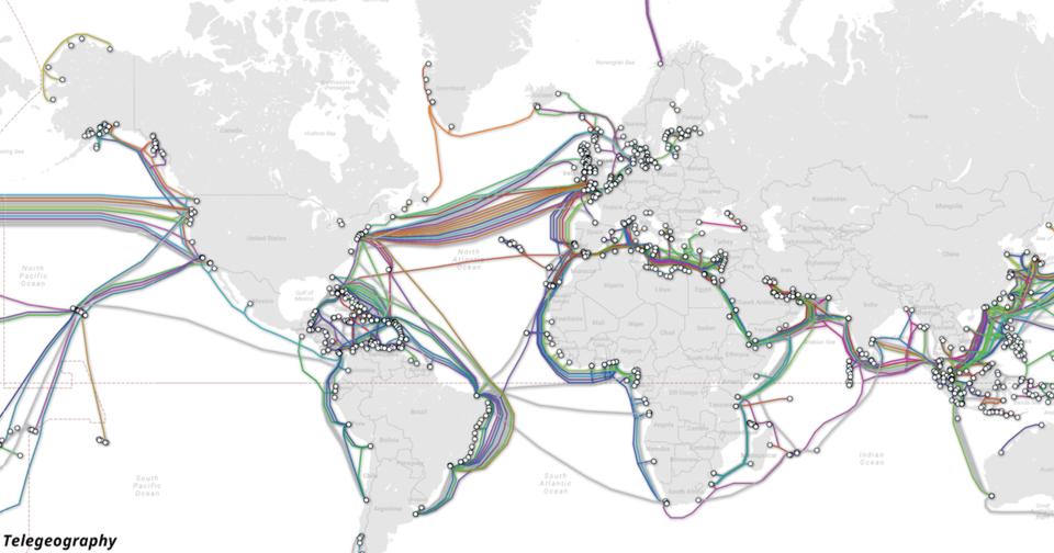 Вот карта всех подводных кабелей, которые и есть интернет. А что, если их перережут?