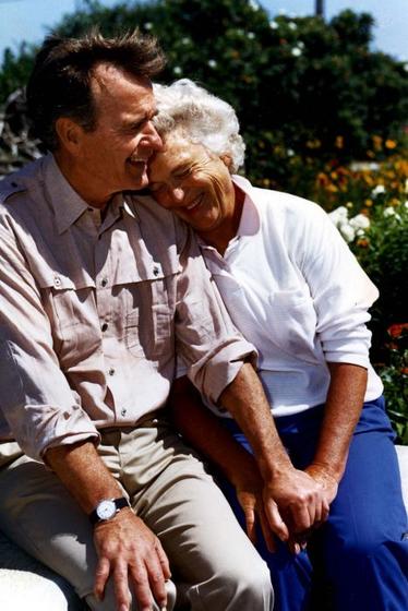В этот день святого Валентина надо брать пример с Джорджа и Барбары Буш! Вот почему