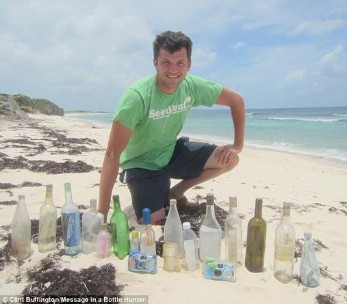 Мужчина посвятил свою жизнь поиску бутылок с посланиями и рассказывает о находках у себя в блоге. Уже нашёл 25 адресатов