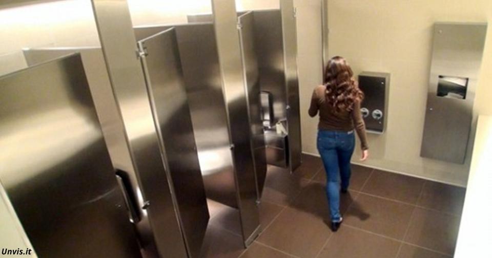 Если увидите ЭТО в общественном туалете — уходите немедленно!
