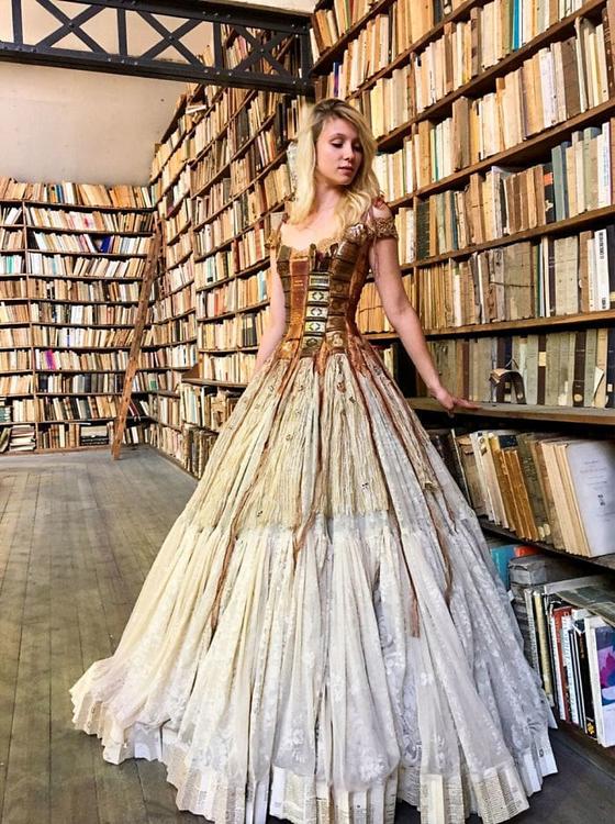 Дизайнер из Франции создаёт невероятно красивые платья, используя необычные материалы. Кажется, что они сошли со страниц каких-то сказок