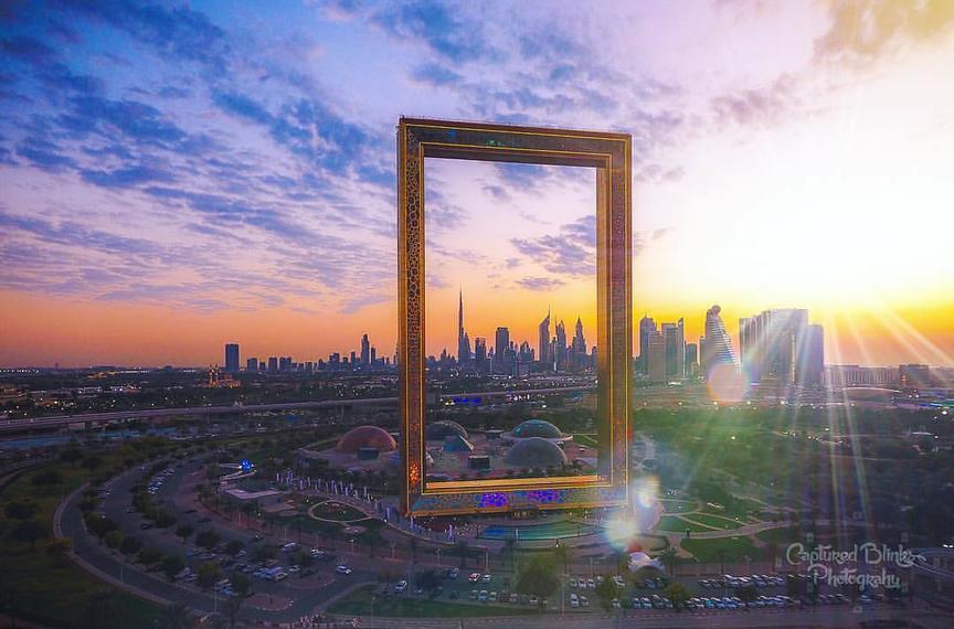 В Дубае построили новый невероятный объект, который уже стал поводом для скандала. И да, это 150-метровая рамка!