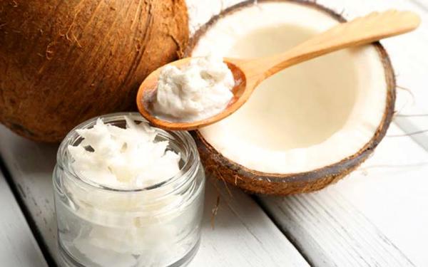 7 вариантов использования кокосового масла для красоты