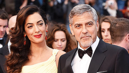 Клуни и Спилберг дали по USD500 000 на протесты против оружия! Вот почему