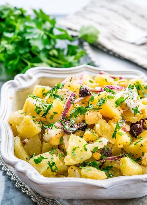 Вот сытный картофельный салат, который заменит вам полноценный ужин 