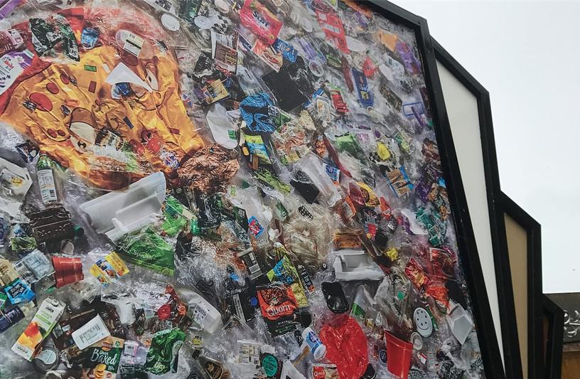 Фотограф показал, что мусор может быть очень красив, но это очень дорого обходится планете