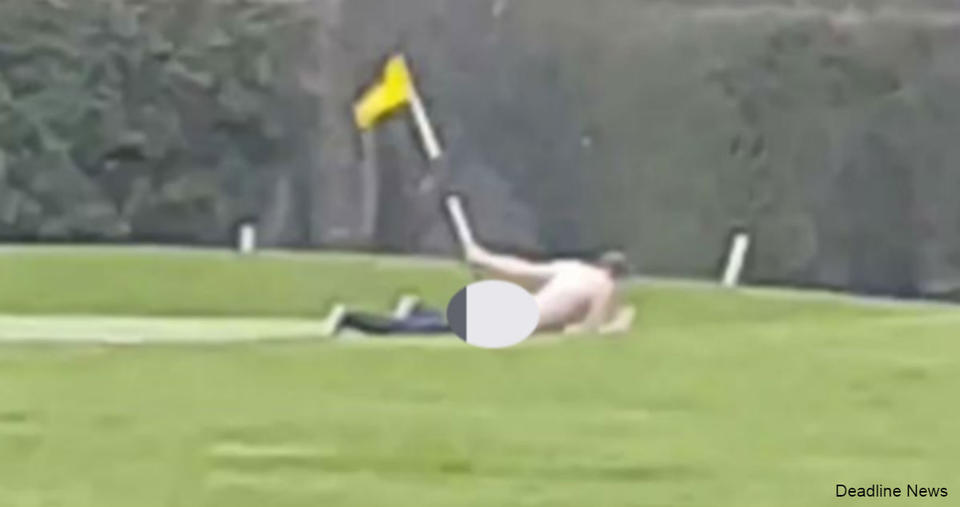 Потрясенные гольфисты увидели на поле мужчину, который «занимался сексом с 9-ой лункой»