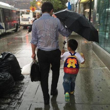 15 честных картинок о том, почему отцы любят нас ничуть не меньше, чем мамы
