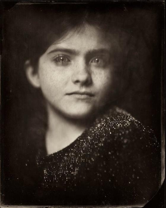 Я нашла фотокамеру, которой 166 лет, и стала снимать на нее детей. Вот результат!