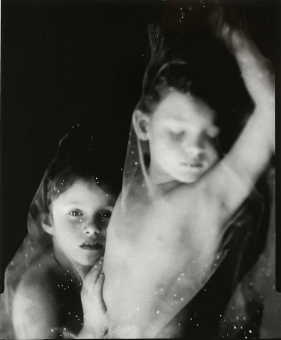 Я нашла фотокамеру, которой 166 лет, и стала снимать на нее детей. Вот результат!