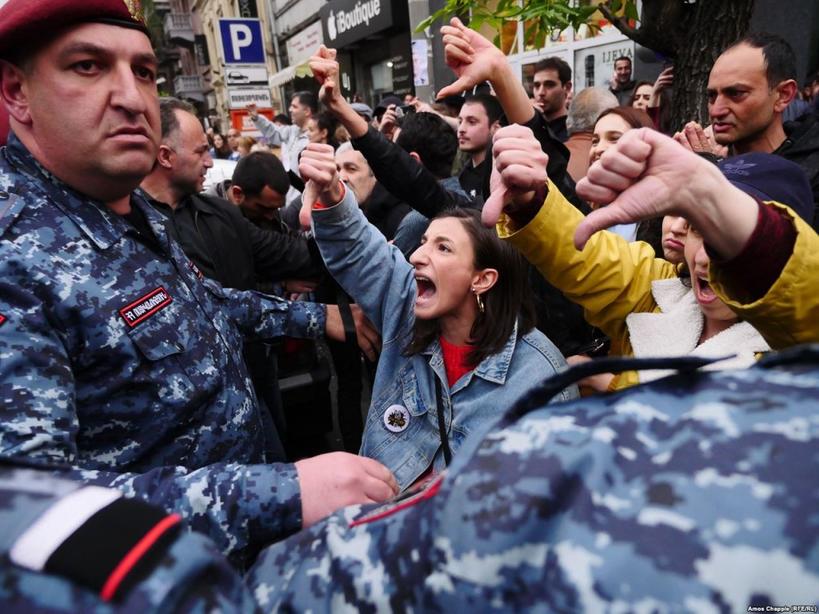 Армянская революция закончилась! Вот самые сильные фото Вам понравится.