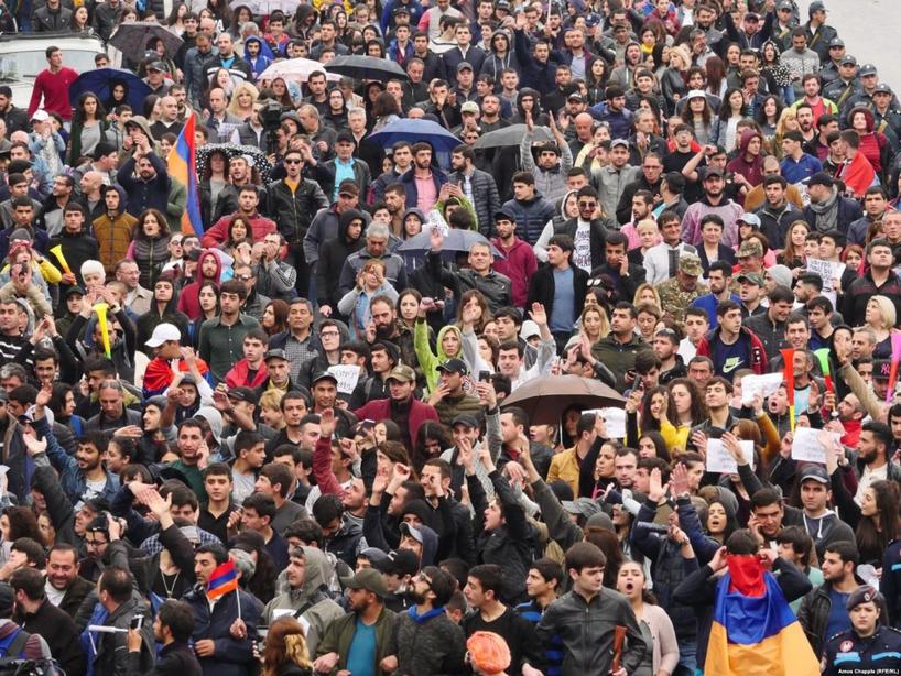 Армянская революция закончилась! Вот самые сильные фото Вам понравится.