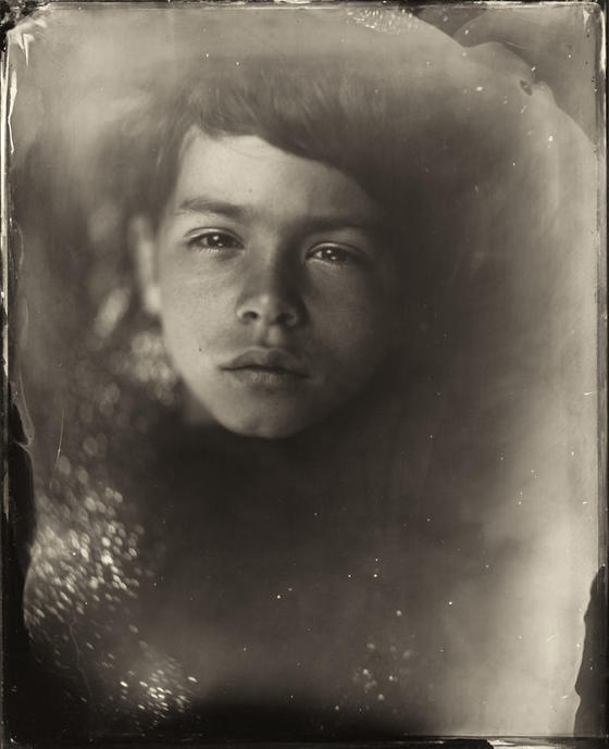 Я нашла фотокамеру, которой 166 лет, и стала снимать на нее детей. Вот результат!