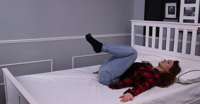 6 упражнений на растяжку, которые надо делать, когда вы еще в постели Лучший выход из ситуации.