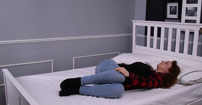 6 упражнений на растяжку, которые надо делать, когда вы еще в постели Лучший выход из ситуации.