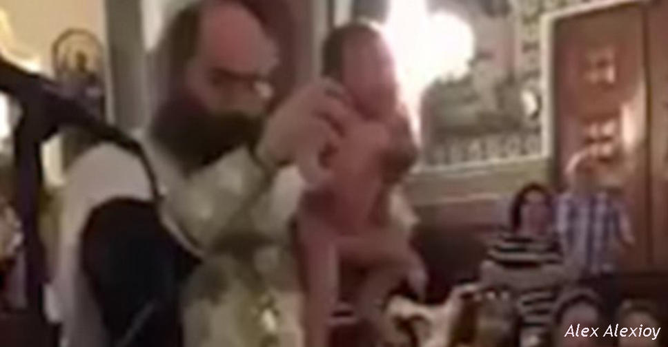 Мир в шоке: Почему у православных такой жестокий обряд крещения? Когда я увидела в первый раз, тоже была в шоке.