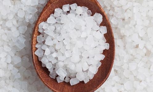 Никогда, никогда не покупайте морскую соль! Эта штука очень опасна... В Европе вот-вот запретят.