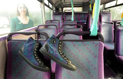 Вот почему все сиденья в автобусах обтянуты тканью с такими пошлыми узорами И уродскими.