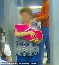 USD45 - За столько 25-летняя ″мать″ из России продала свою 9-летнюю дочь Ей и покупателю угрожает тюрьма.
