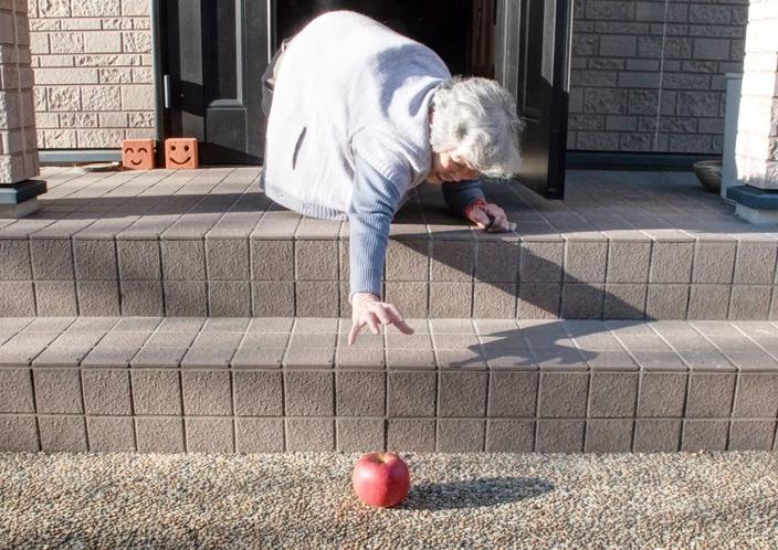 90-летняя японская бабушка показала внукам, как надо фоткаться Это и правда смешно!