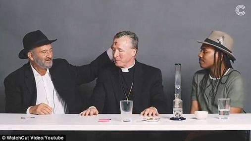 Заходят раввин, священник и атеист в бар… чтобы курнуть конопли! Это не анекдот!